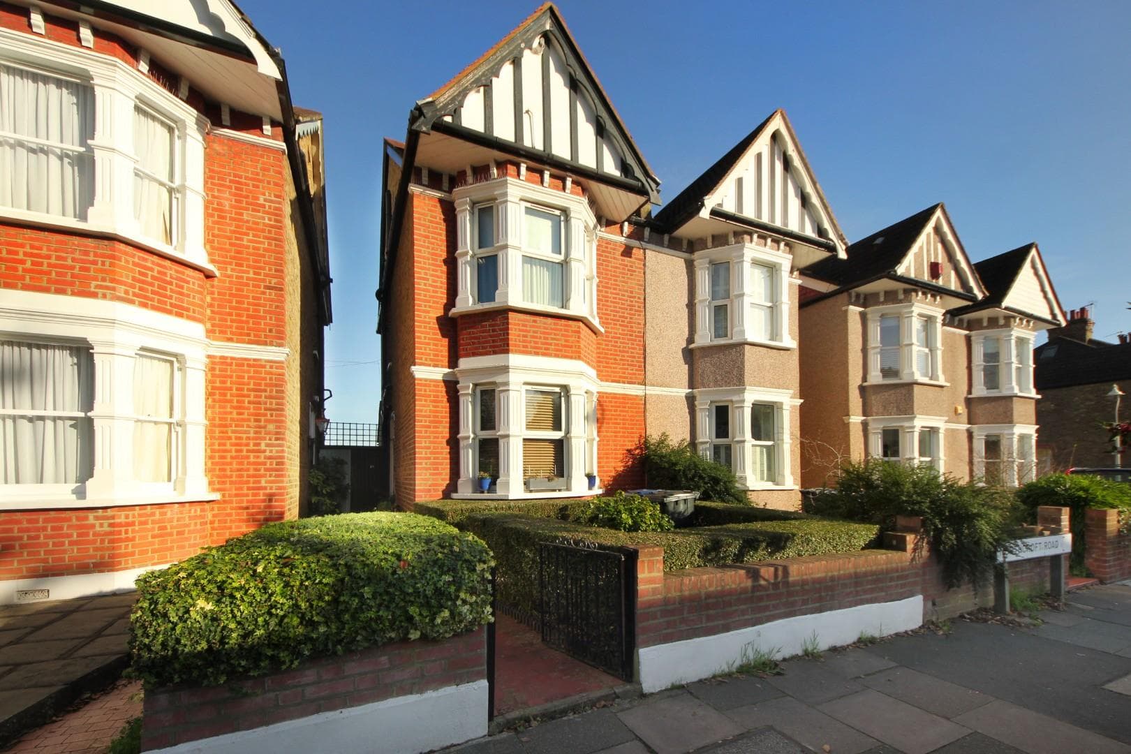 W13, Northcroft Road